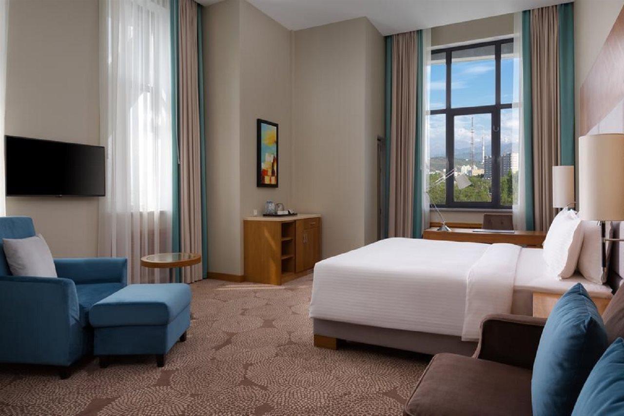 Doubletree By Hilton Almaty Hotel Eksteriør billede