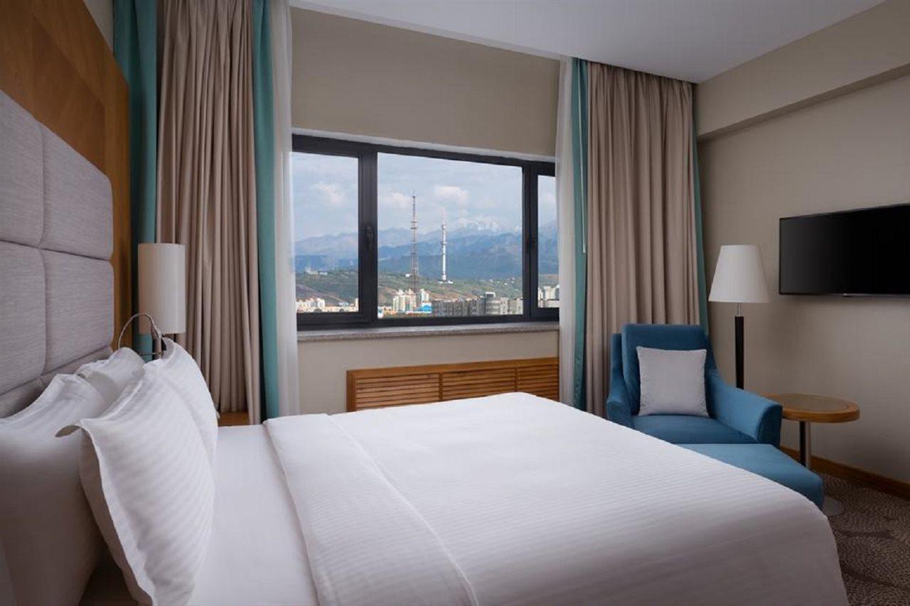 Doubletree By Hilton Almaty Hotel Eksteriør billede