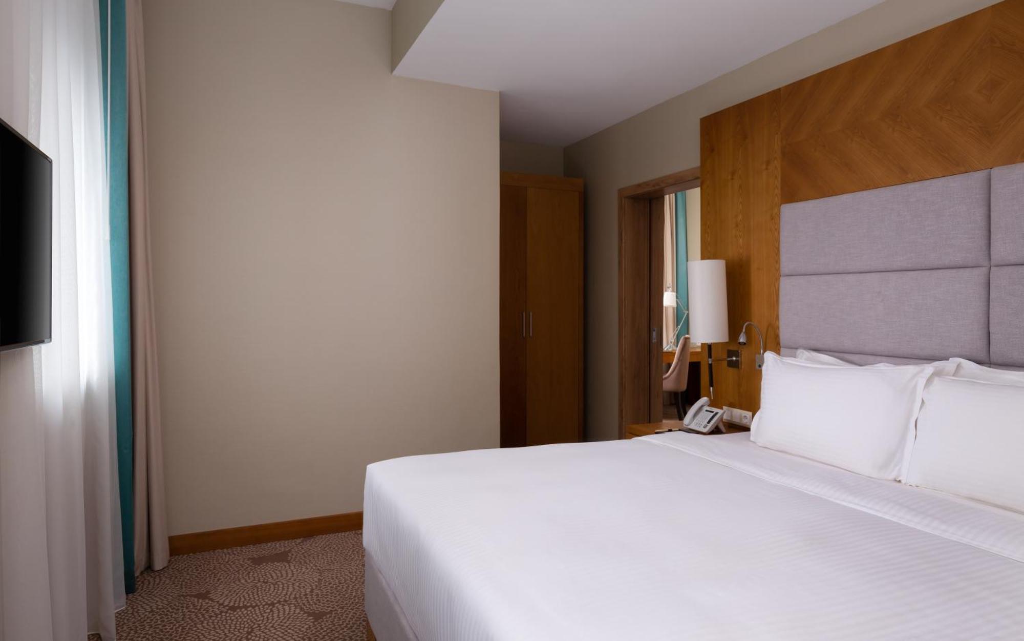 Doubletree By Hilton Almaty Hotel Eksteriør billede