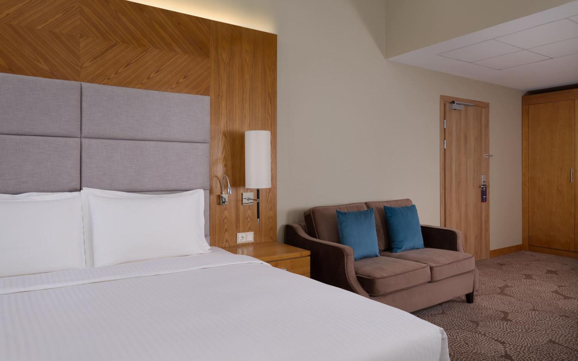 Doubletree By Hilton Almaty Hotel Eksteriør billede