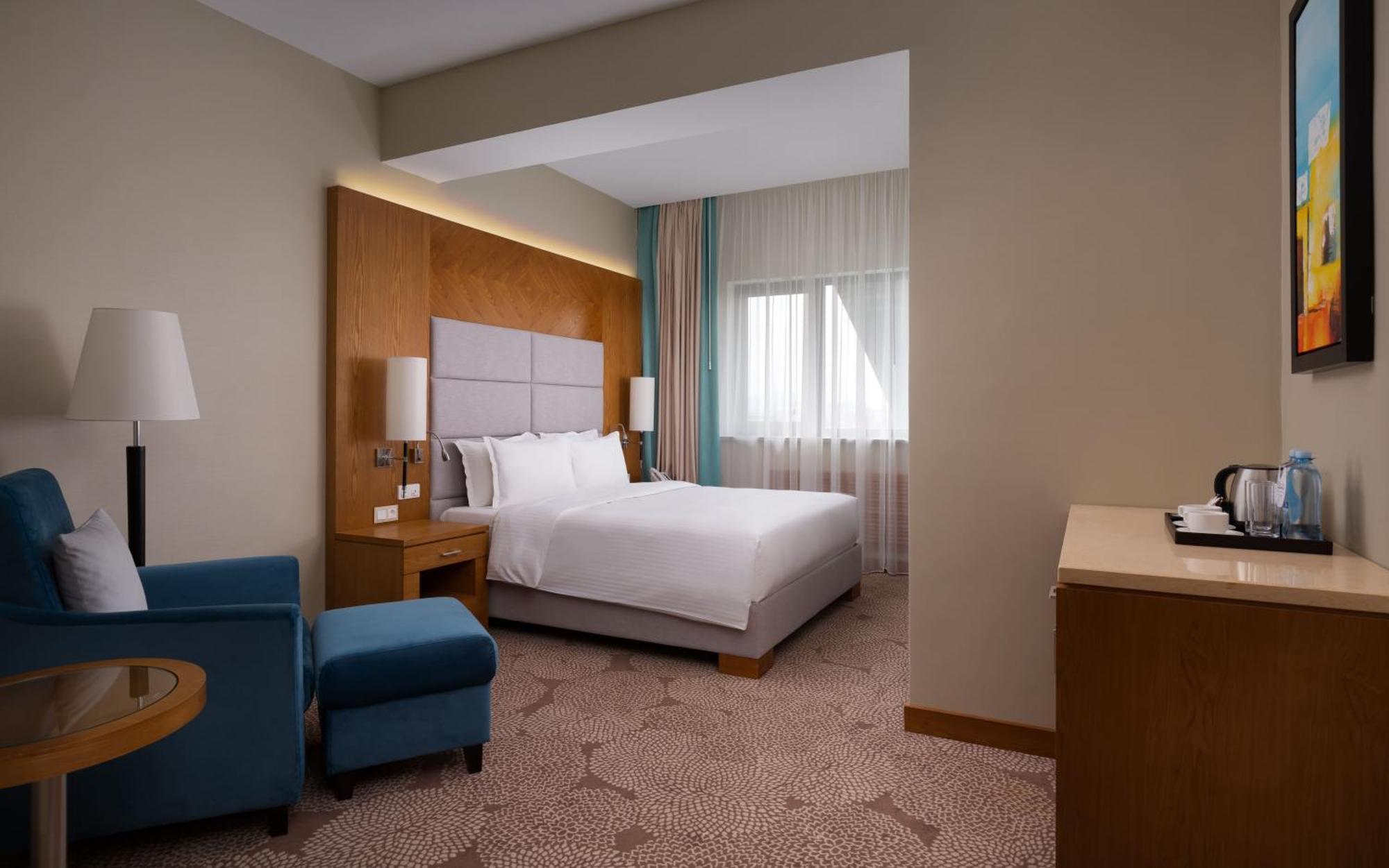 Doubletree By Hilton Almaty Hotel Eksteriør billede