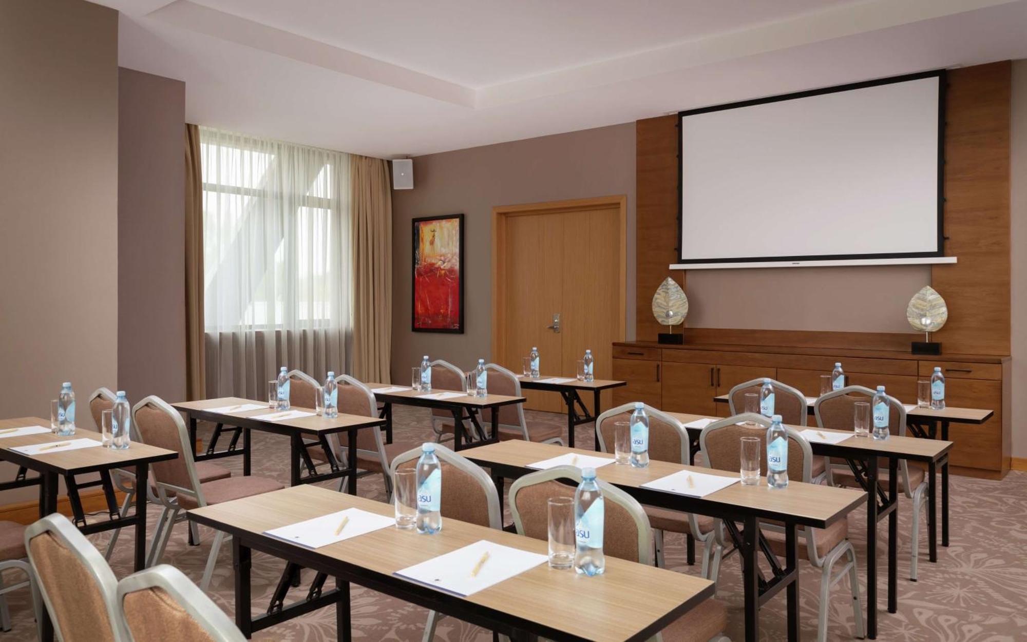 Doubletree By Hilton Almaty Hotel Eksteriør billede