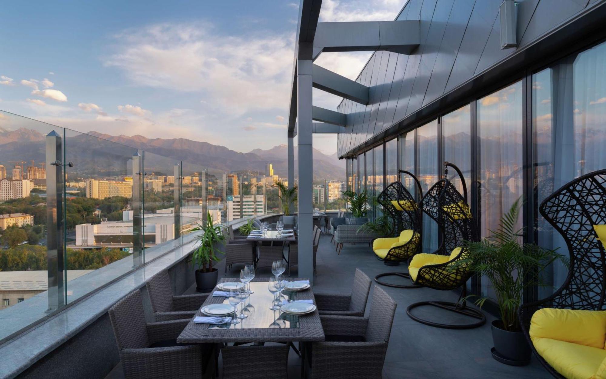 Doubletree By Hilton Almaty Hotel Eksteriør billede