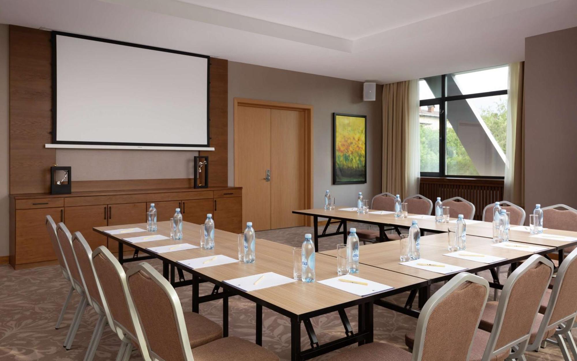 Doubletree By Hilton Almaty Hotel Eksteriør billede
