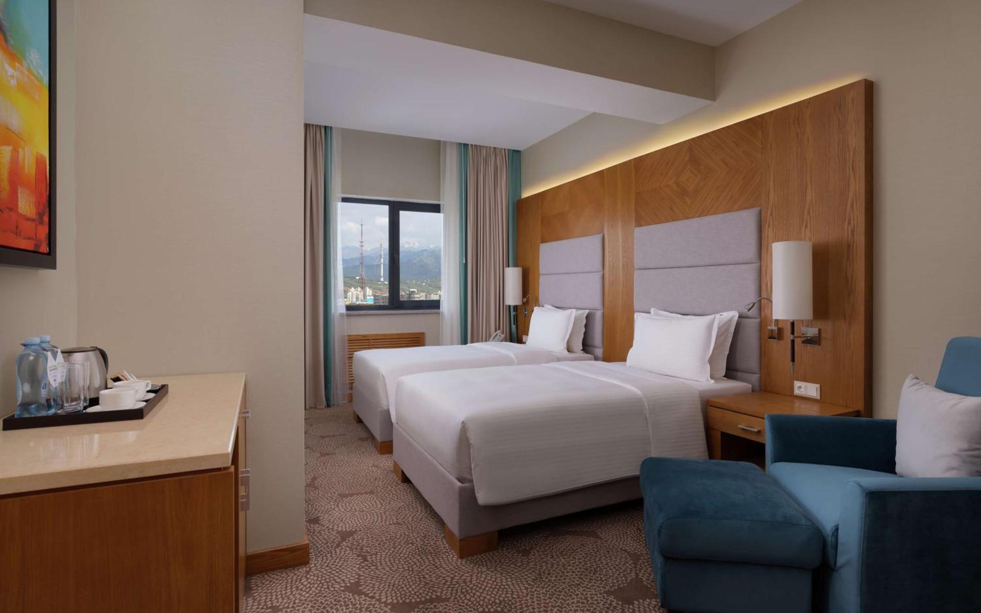 Doubletree By Hilton Almaty Hotel Eksteriør billede