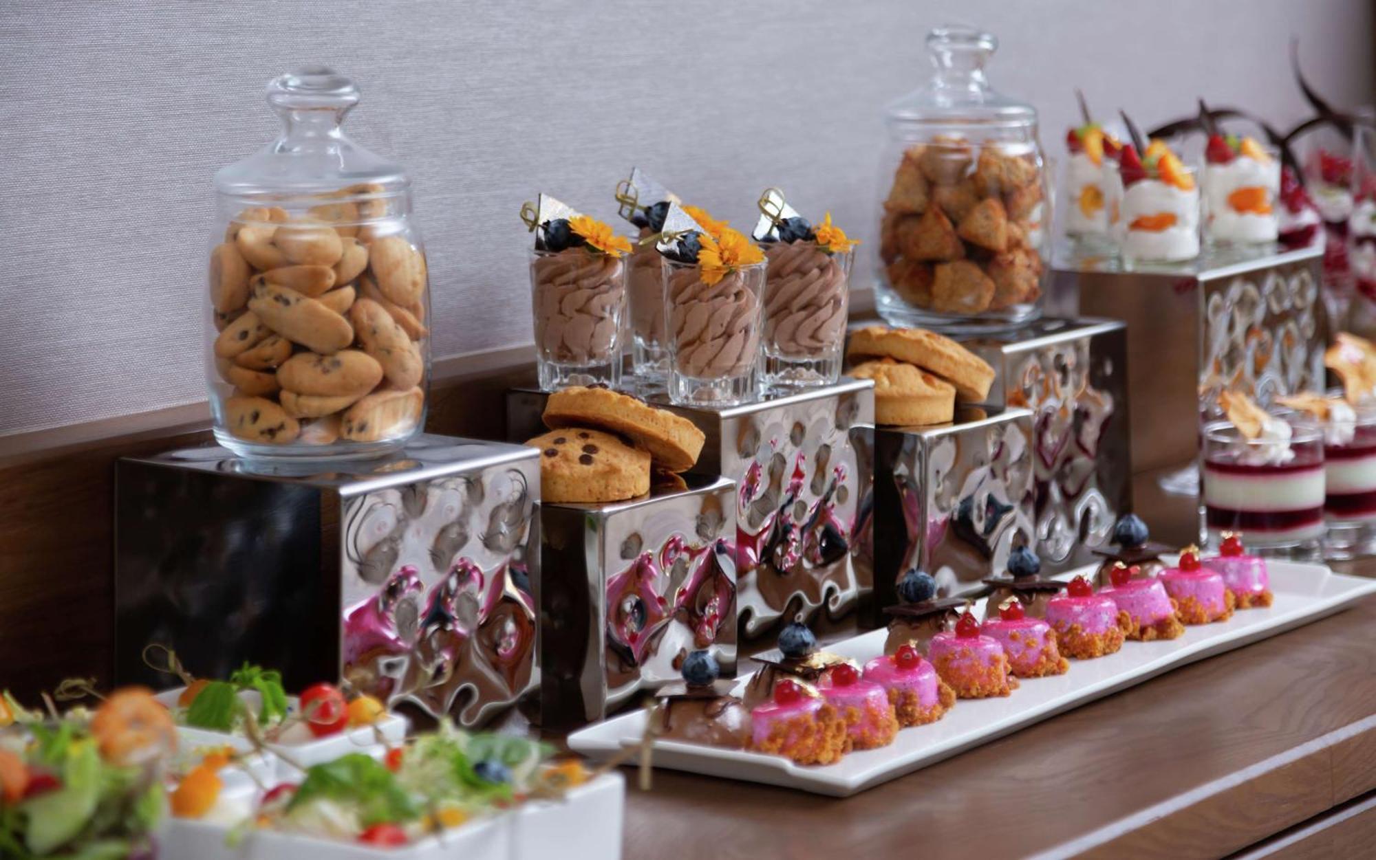 Doubletree By Hilton Almaty Hotel Eksteriør billede